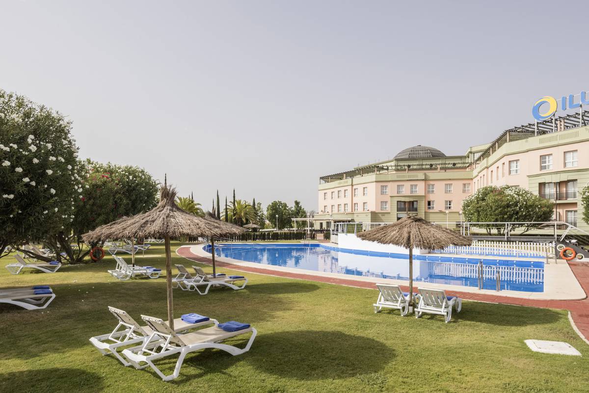 Schwimmbad Hotel ILUNION Alcora Sevilla