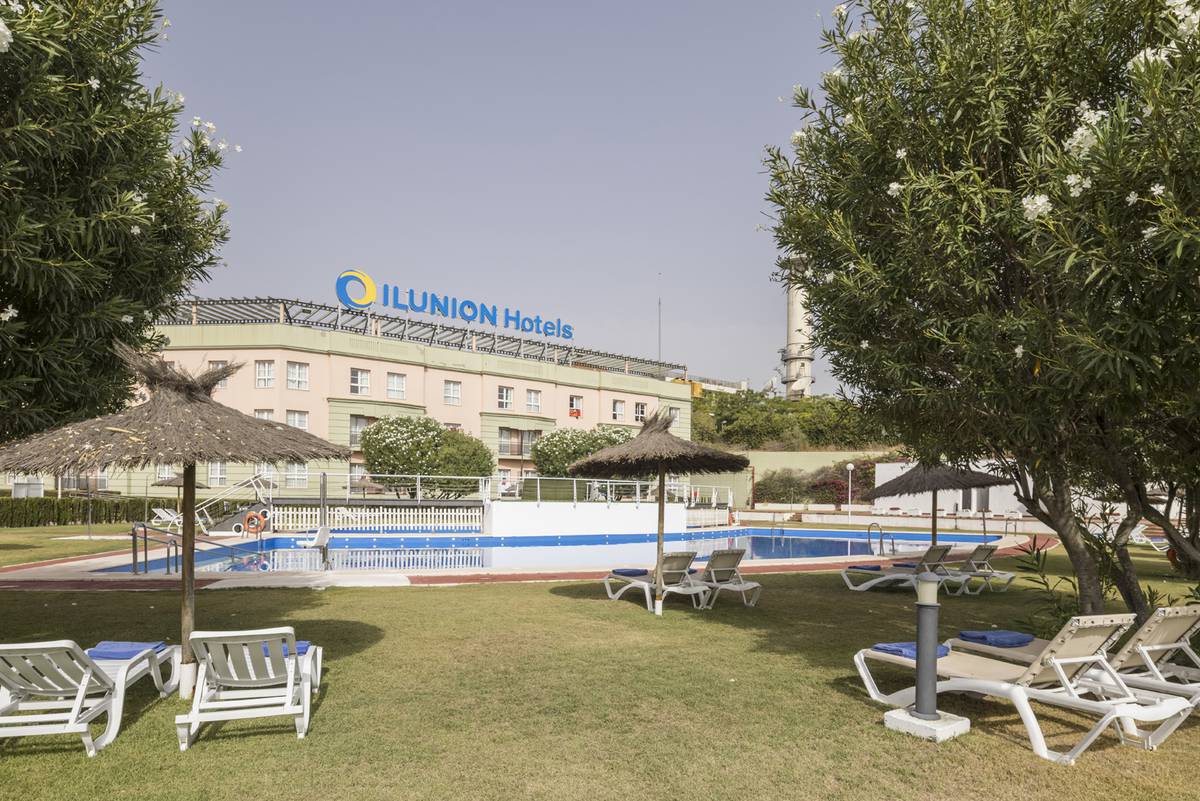 Schwimmbad Hotel ILUNION Alcora Sevilla